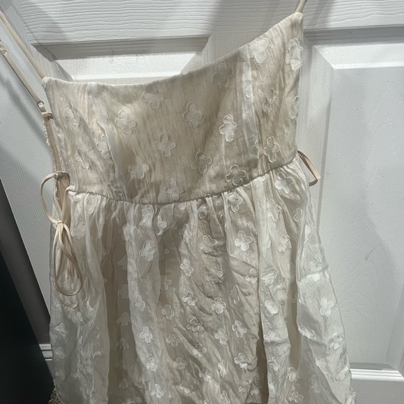 Lucky in the sky white dress with flowers - Picture 3 of 5